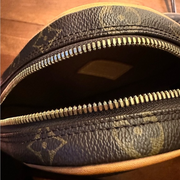 LV bag - Picture 3 of 5